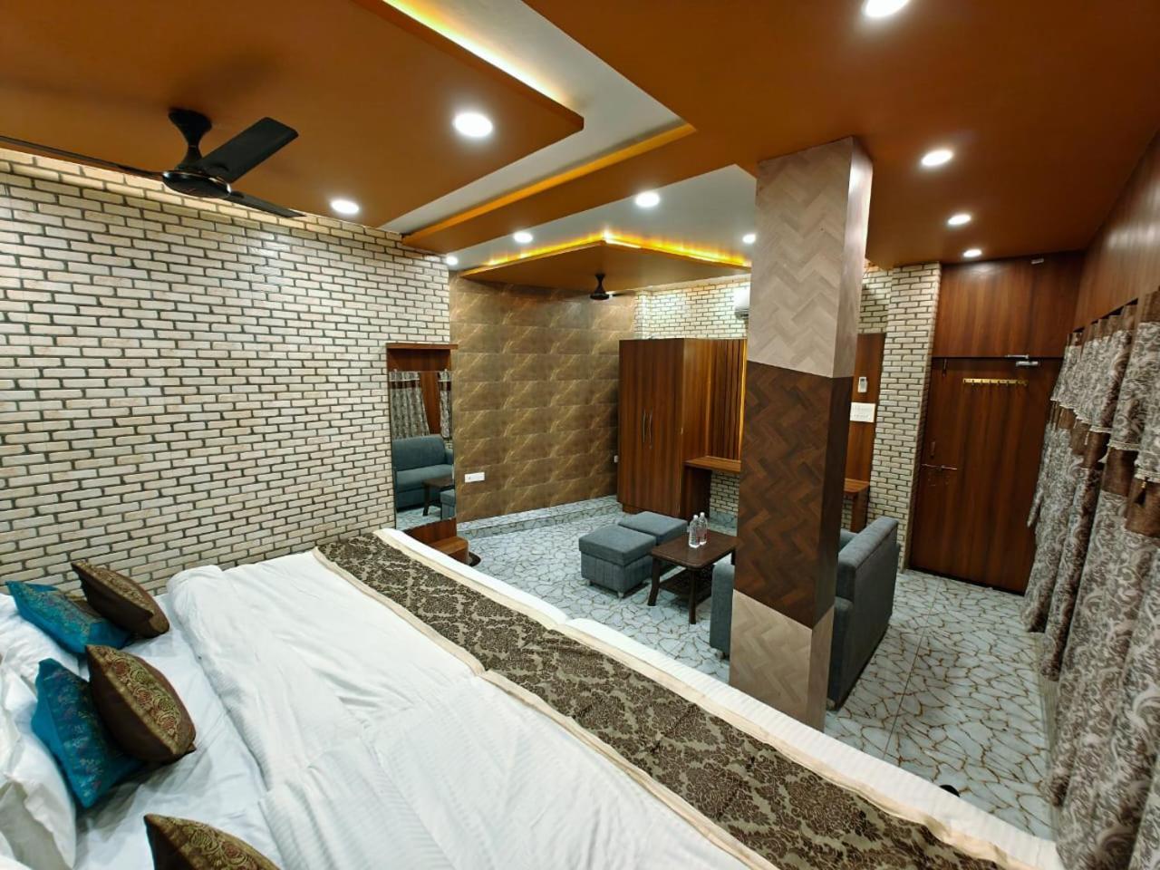 Shri Kailash Pati Guest House- Opposite Kashi Vishwanath Temple 瓦拉纳西 外观 照片