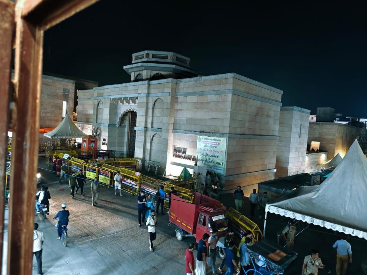 Shri Kailash Pati Guest House- Opposite Kashi Vishwanath Temple 瓦拉纳西 外观 照片